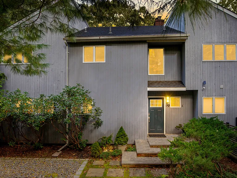 39 Montauk Ave — Photo 36