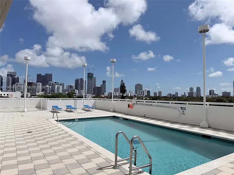 900 SW 8th St #604 — Photo 6