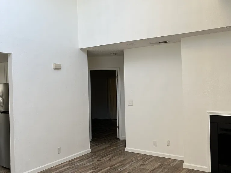 241 W Tulare Ave #D — Photo 11