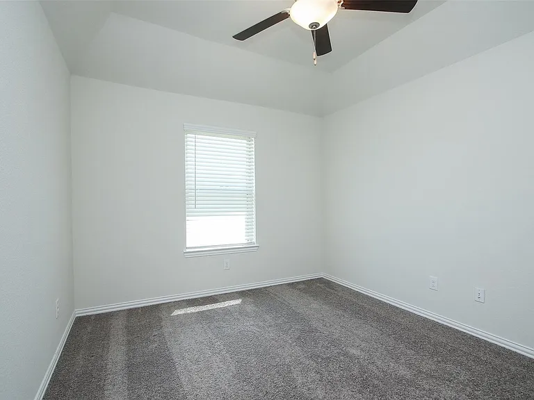15230 Kickapoo Cavern Dr — Photo 33