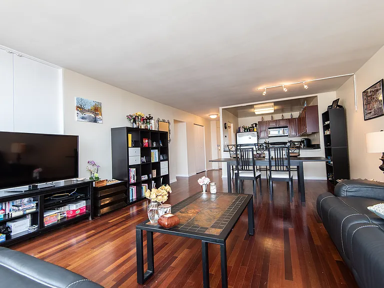 525 W Hawthorne Pl #2704 — Photo 4