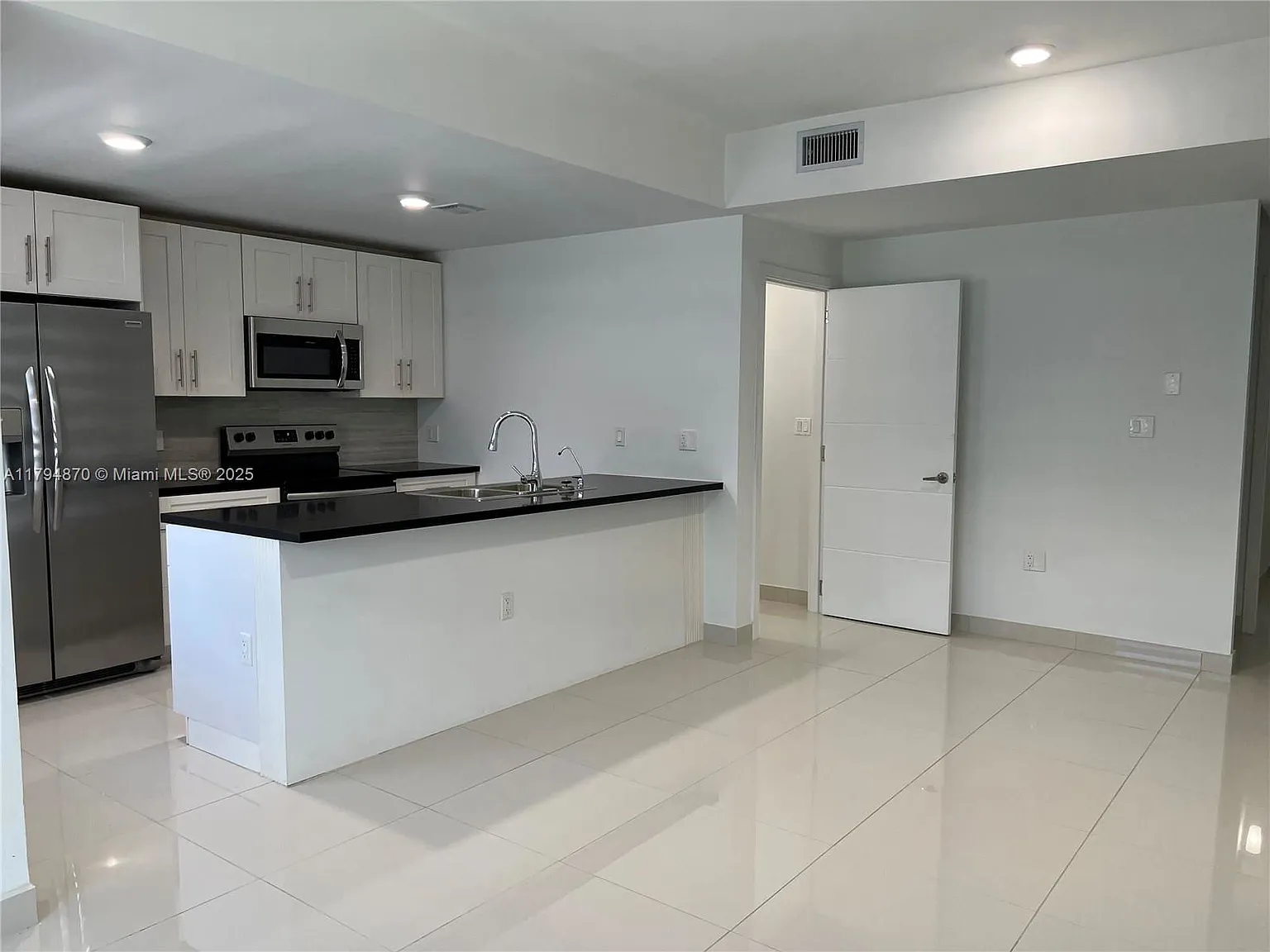 4 bed, 3.5 bath, 1434 sqft, $2,700 — Photo 1