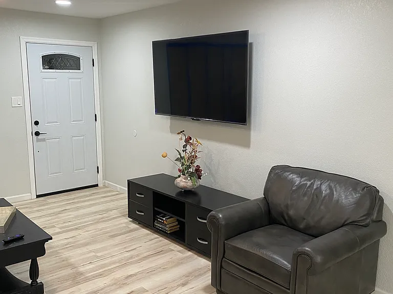 1240 E Verlea Dr — Photo 7