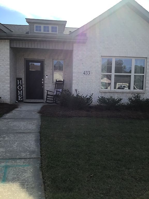 433 Ronnie Dr SE - Property Image
