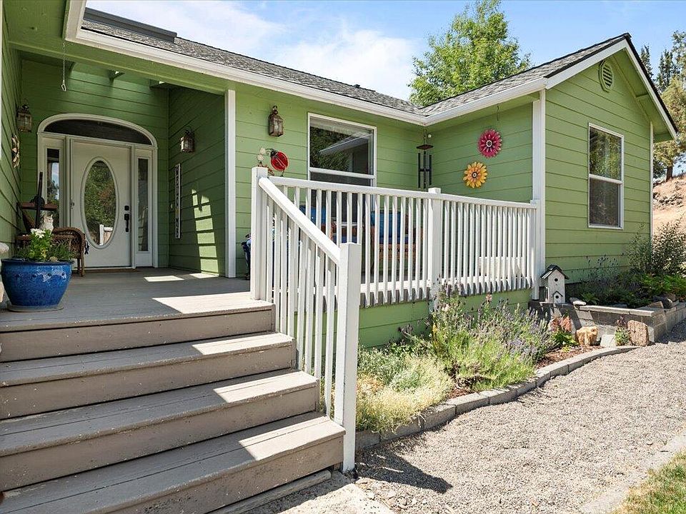 1st image of 2165 SE Sagebrush Dr