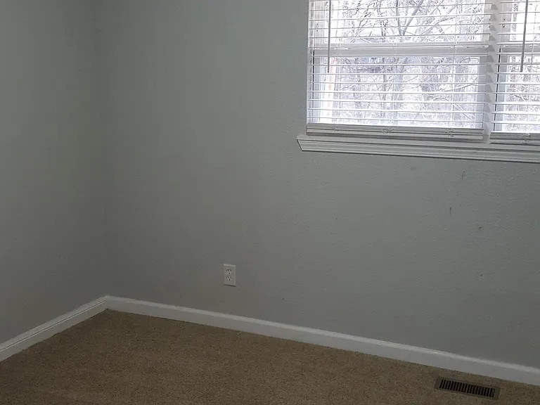 504 S Walnut St — Photo 10