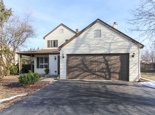 580 Peachtree Ln, Lake Zurich, IL 60047
