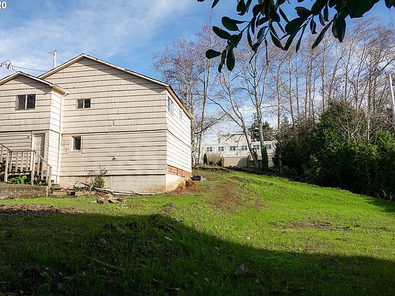 2nd image of 1005 Yew Ave