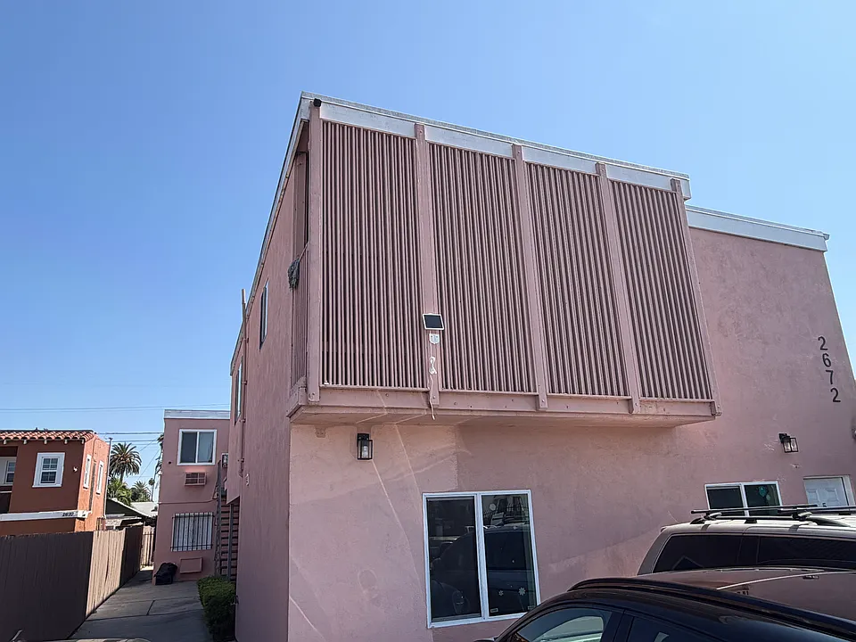 2672 S Redondo Blvd #3