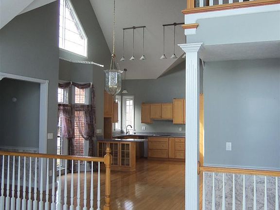5th image of 2421 Bay Pointe Dr