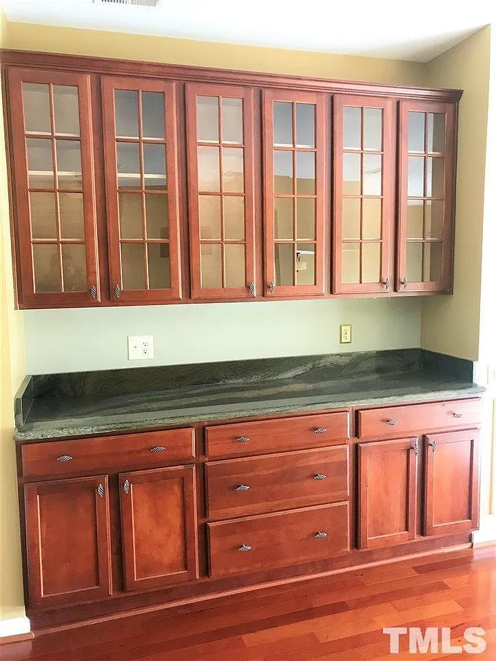 3 bed, 4.0 bath, 2648 sqft, $2,350 — Photo 4