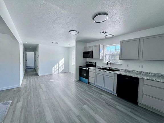 5th image of 511 N Olive St
