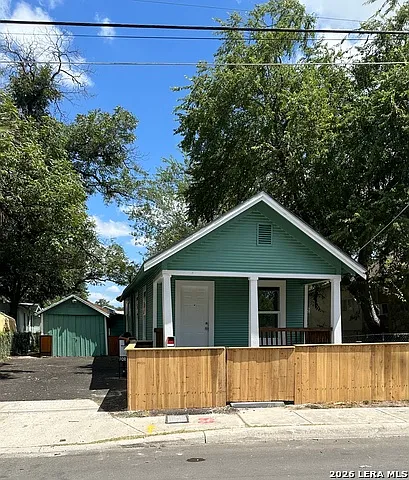 307 E Lambert St #1 — Photo 1