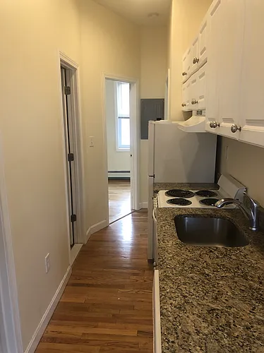 28 Phillips St #4 Photo 1