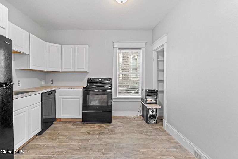 4th image of 152 Elmer Avenue