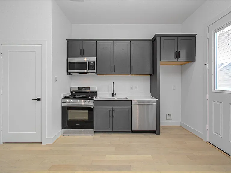 3032 Lamar St — Photo 7