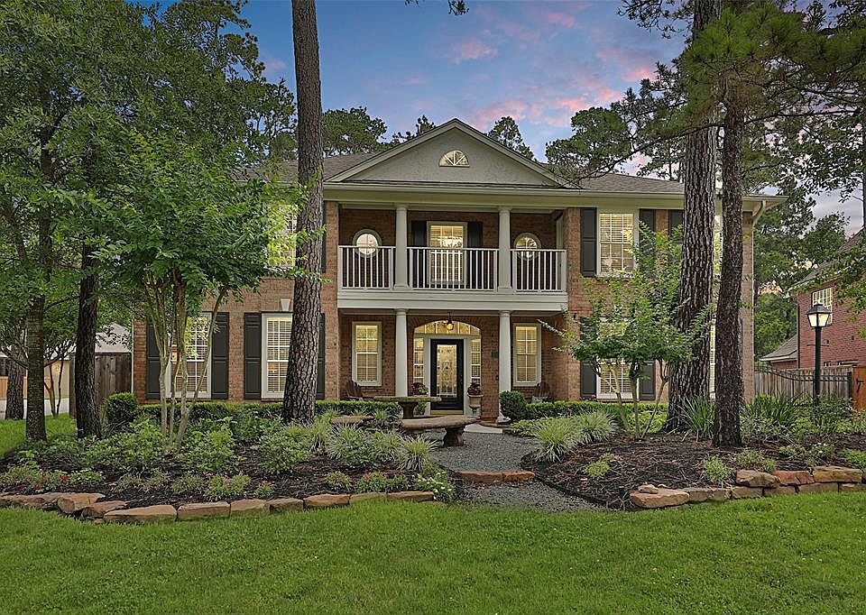Welcome to 143 N Concord Forest Circle, 5 bedrooms, 3.5 baths and a full 3 car garage.
