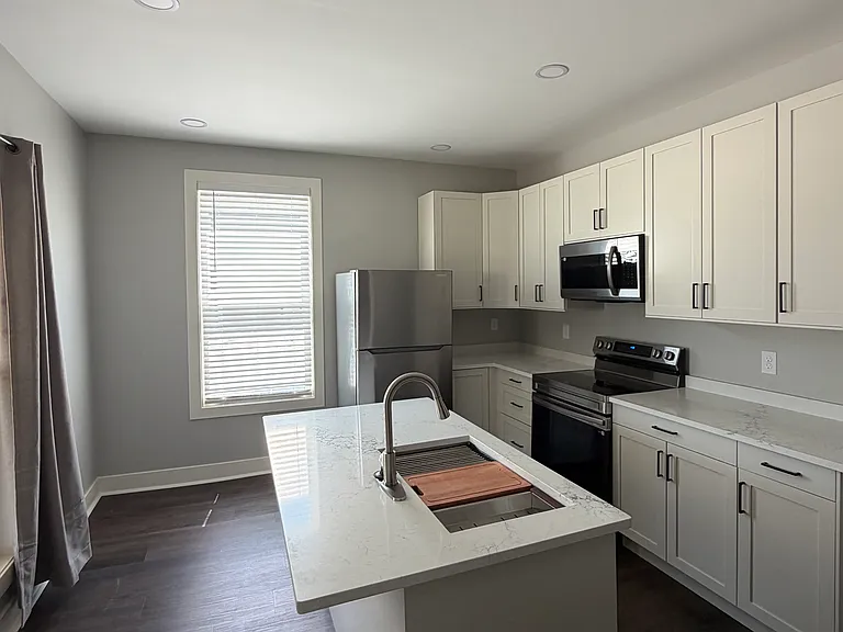 302 N State Ave — Photo 4