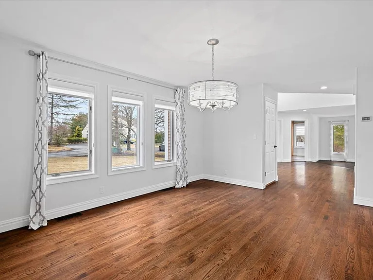 745 Iris Ct — Photo 13