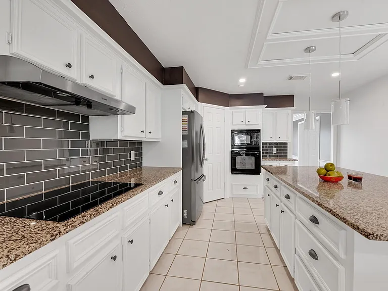 4422 Warwick Dr — Photo 14