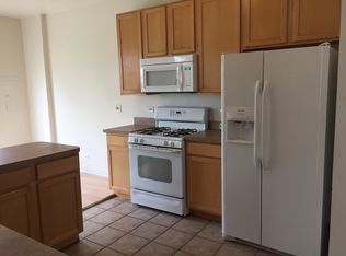 613 Blackstone Ct, Aurora, IL 60504