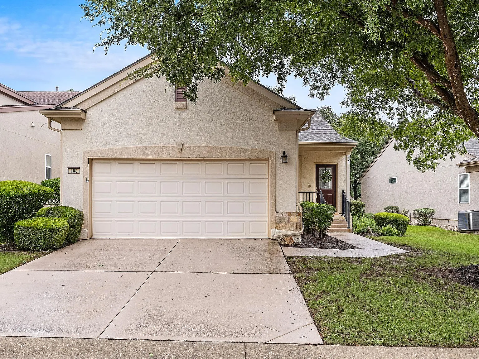 3 bed, 2.0 bath, 1328 sqft, $1,950 — Photo 1