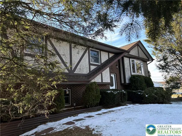 4 Kensington Cir, Northampton, PA 18067