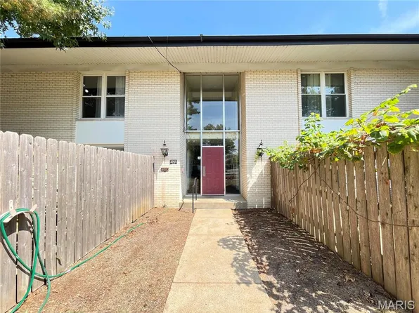 10469 Briarbend Dr, Saint Louis, MO 63146