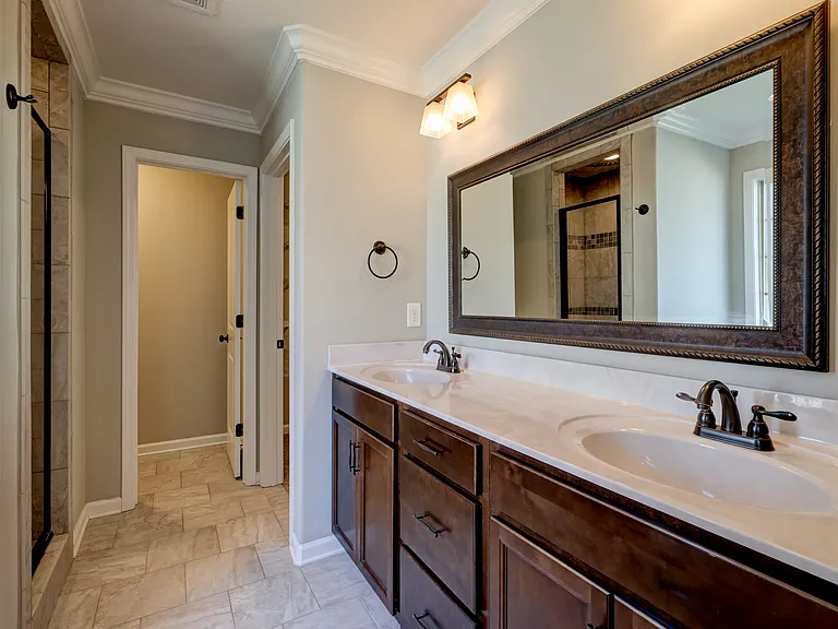 1008 Meadowview Ln — Photo 33