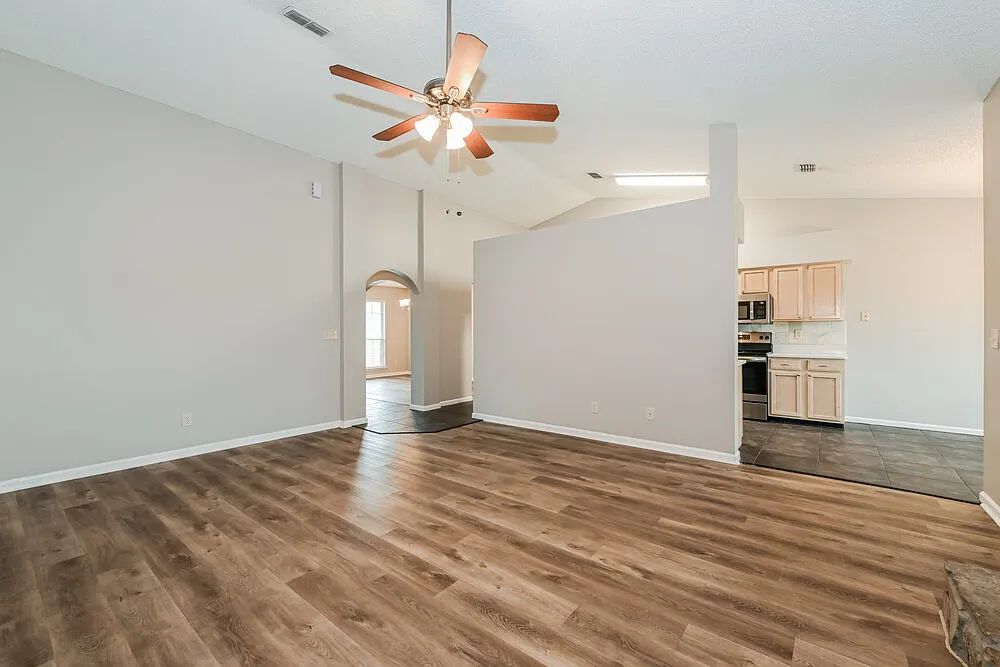 3 bed, 2.0 bath, 1704 sqft, $1,925 — Photo 4