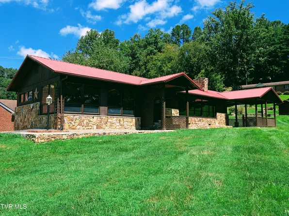 246 Market St, Clintwood, VA 24228