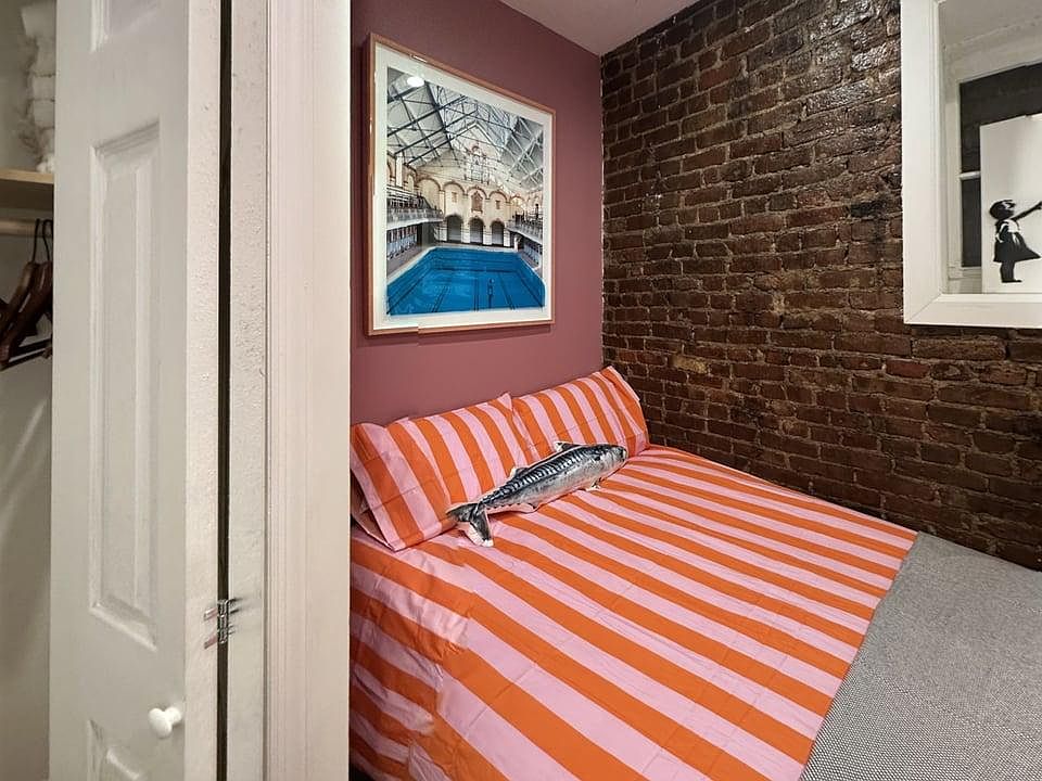 1st image of 21 Essex St #21