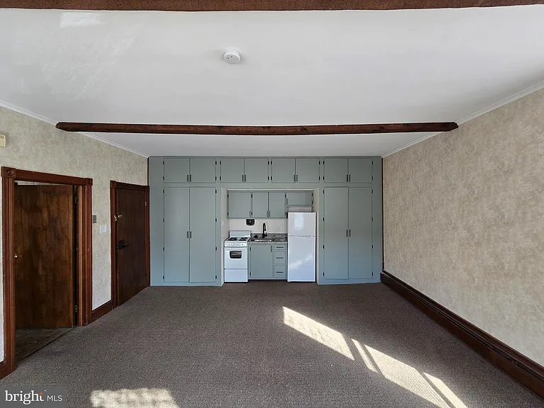 209 E Market St #2F — Photo 3