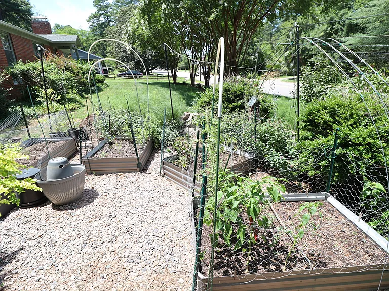 1009 Dogwood Ln — Photo 37