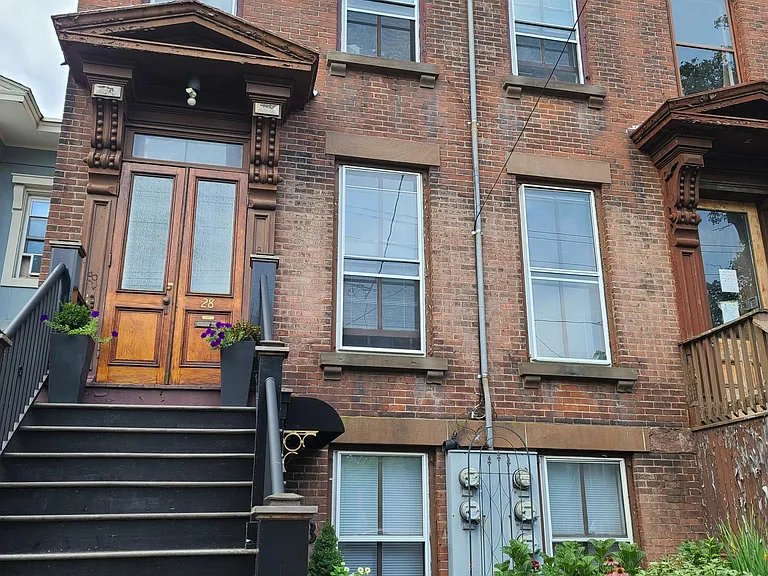 28 Trumbull St #1 — Photo 2