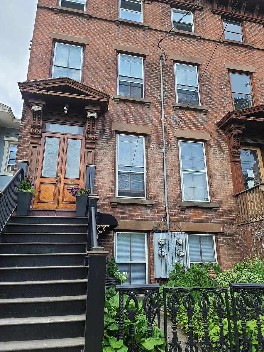 Building Photo - 28 Trumbull St #1
