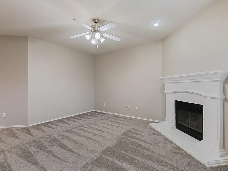12913 Farmington Dr — Photo 5