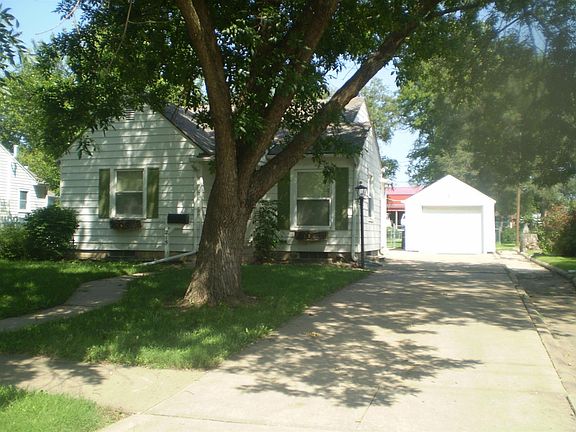 2nd image of 215 NE 13th St