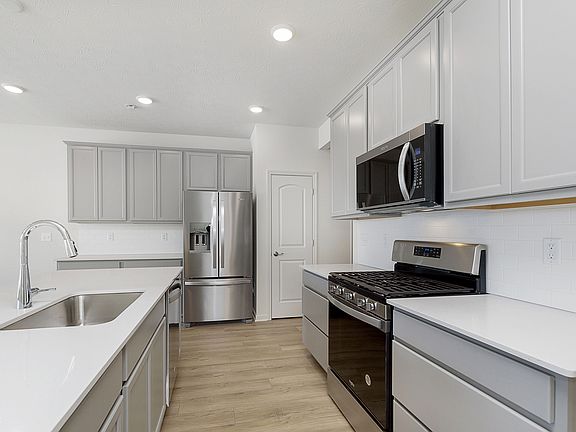 3rd image of 9703 Behner Dr