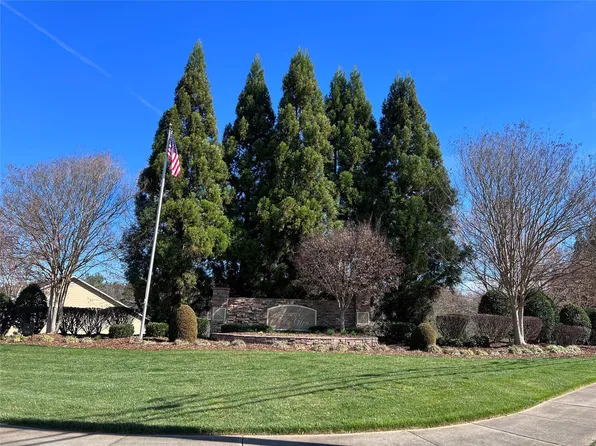 207 Henrys Glen Dr #12, Morganton, NC 28655