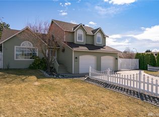 2410 Highland View Dr, East Wenatchee, WA 98802