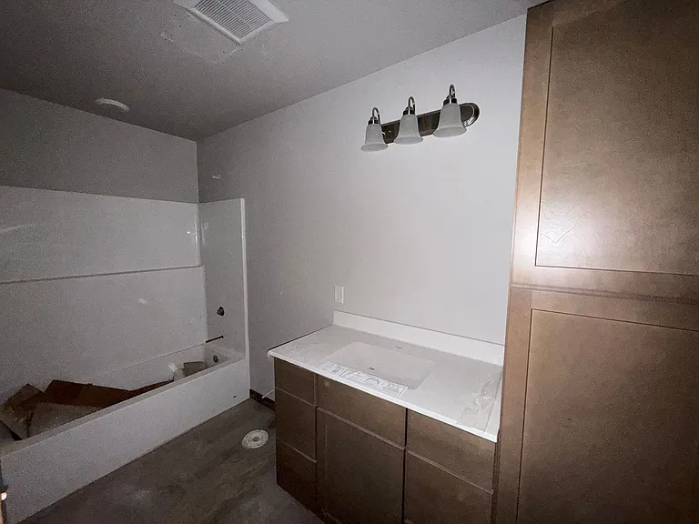 706 C Ave NE — Photo 7