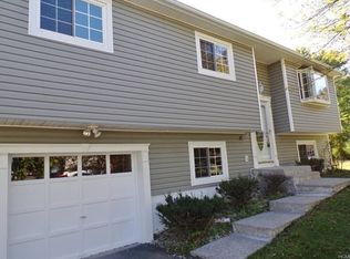 121 Rolling Meadows Rd, Middletown, NY 10940