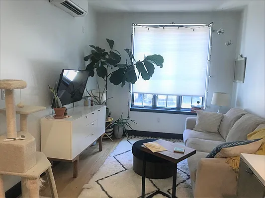 Rented by EXR | media 20