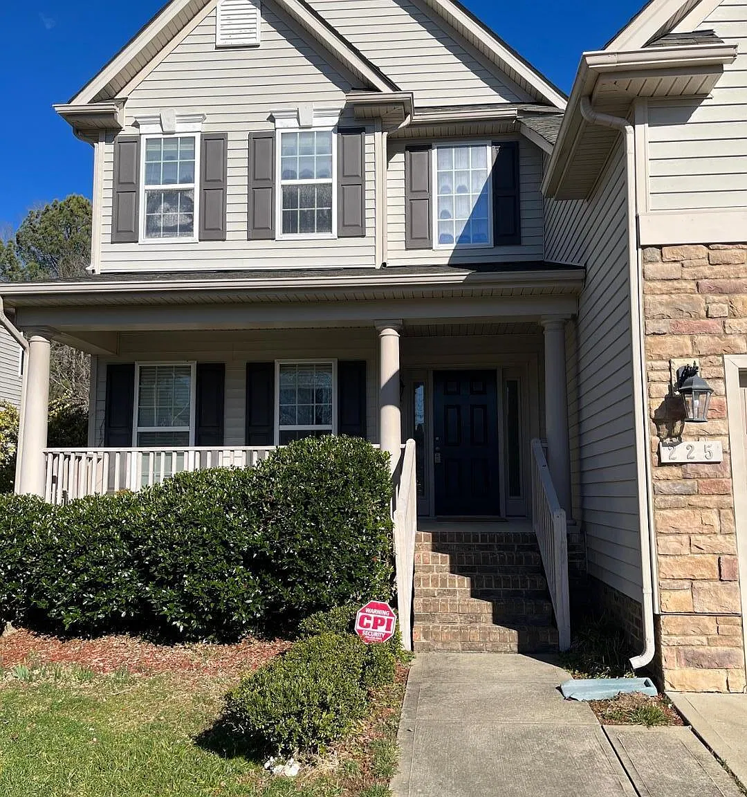 5 bed, 3.0 bath, 2727 sqft, $2,995 — Photo 3