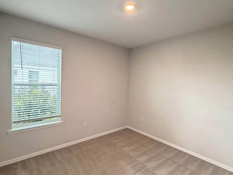 1352 Arklow Cir — Photo 25