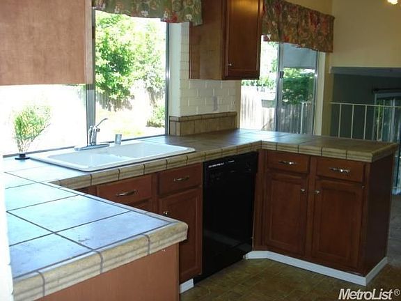 3rd image of 8020 Mesa Oak Way