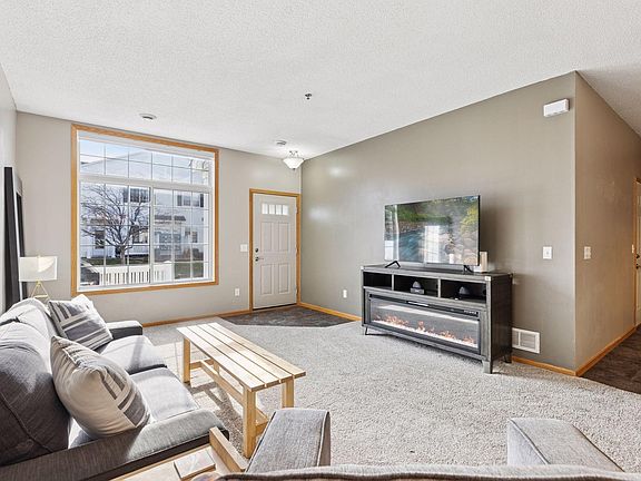 5th image of 369 Frederick Cir #902