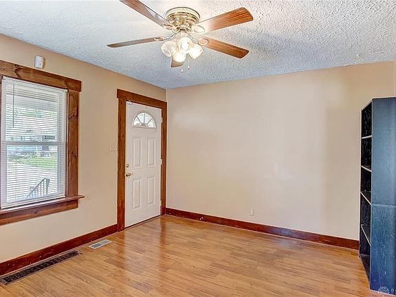 4th image of 2110 Titus Ave