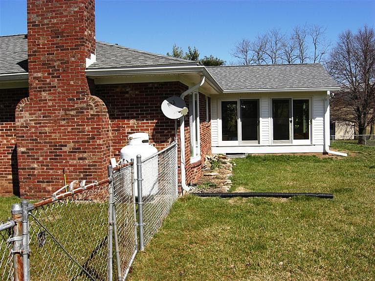1st image of 214 Savannah Dr
